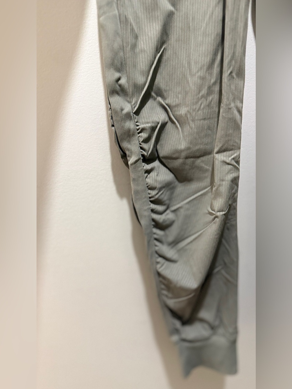Lululemon Beyond the Studio Jogger
Grey Sage - Picture 6 of 9
